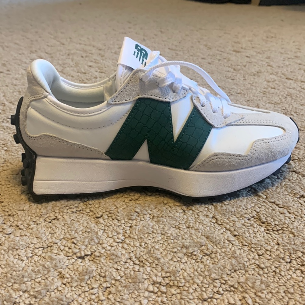 New Balance 327 White and Green
